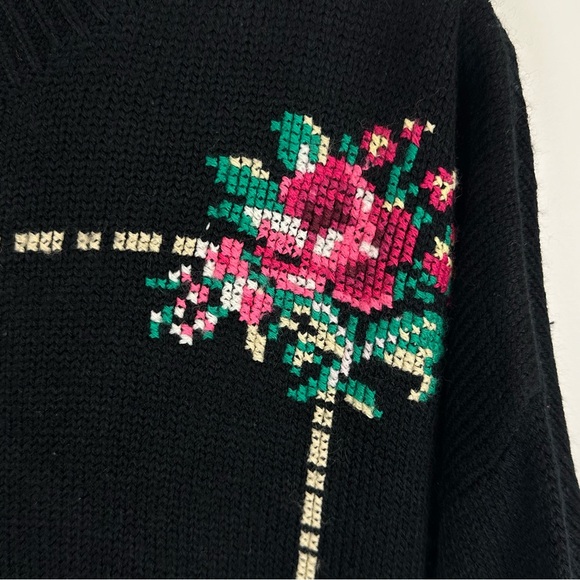 Vintage Oversized Rose Embroidered Cross Stitch Mock Neck Long Sweater Size XL - Picture 4 of 8